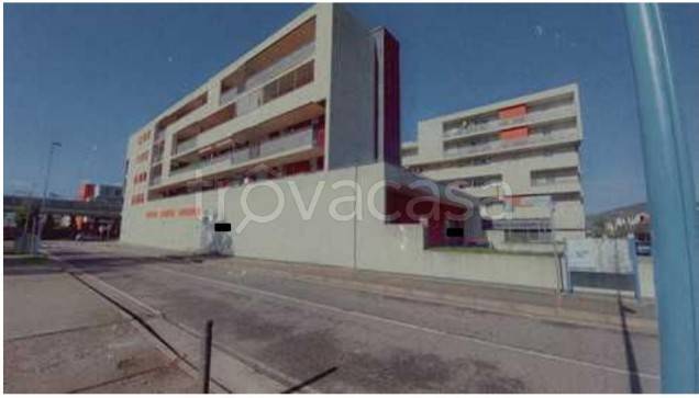 locale commerciale in vendita a Lonato del Garda in zona San Polo