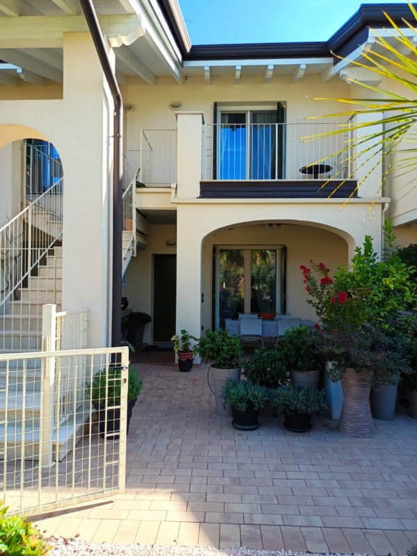 casa indipendente in vendita a Lonato del Garda in zona Sedena