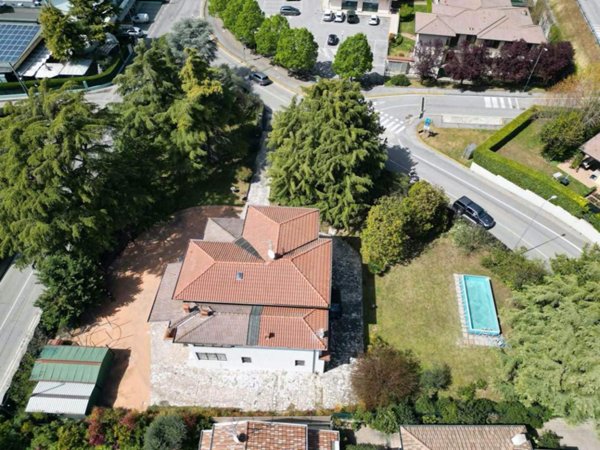 casa indipendente in vendita a Lonato del Garda