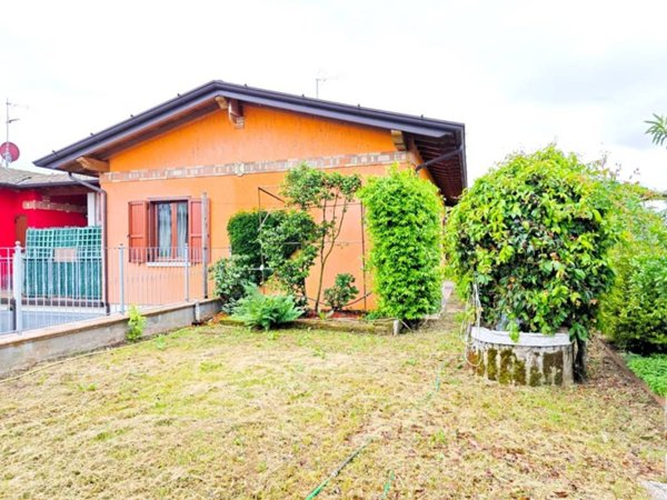 casa indipendente in vendita a Lonato del Garda in zona Campagna Sotto