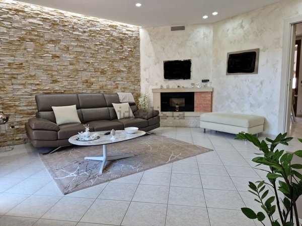 casa indipendente in vendita a Lonato del Garda
