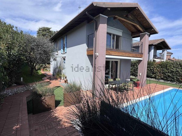casa indipendente in vendita a Lonato del Garda in zona Barcuzzi
