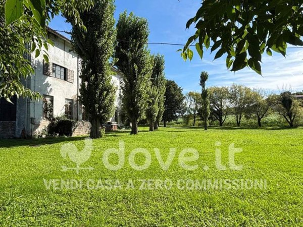 casale in vendita a Lonato del Garda in zona Maguzzano