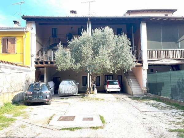 appartamento in vendita a Lonato del Garda in zona Cominello