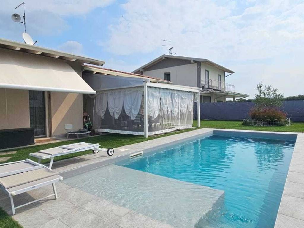 casa indipendente in vendita a Lonato del Garda