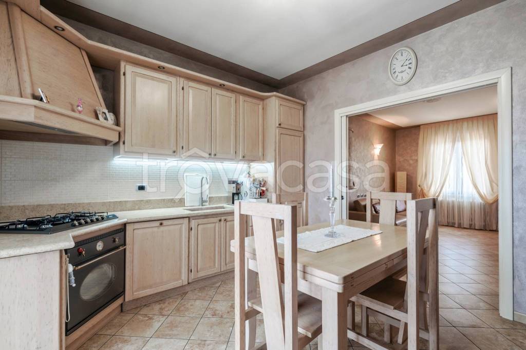 appartamento in vendita a Lonato del Garda in zona San Polo