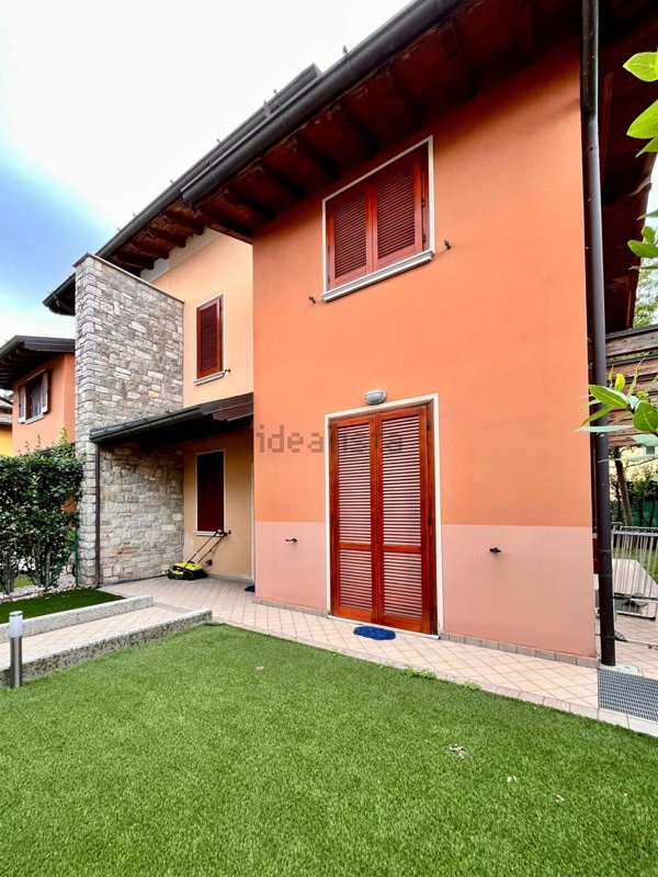 casa indipendente in vendita a Lonato del Garda