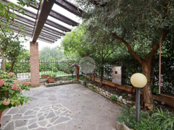 casa indipendente in vendita a Lonato del Garda
