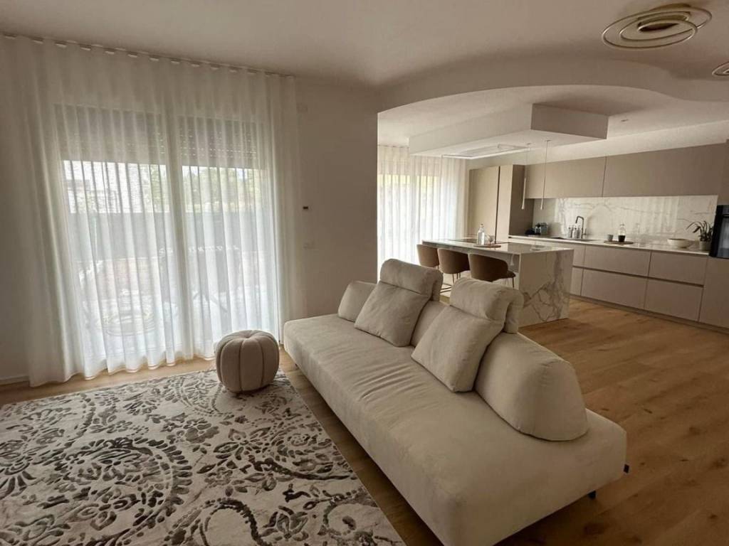 casa indipendente in vendita a Lonato del Garda