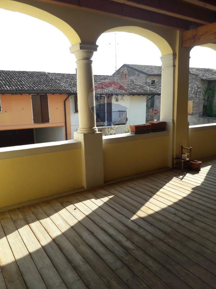 casa indipendente in vendita a Lonato del Garda in zona Esenta