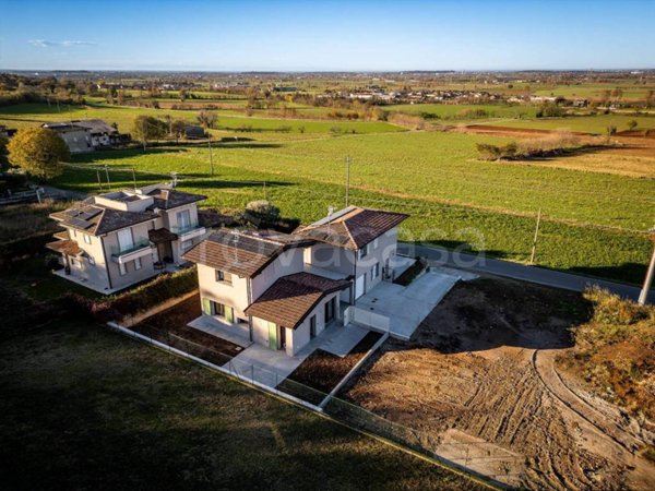 casa indipendente in vendita a Lonato del Garda in zona San Polo