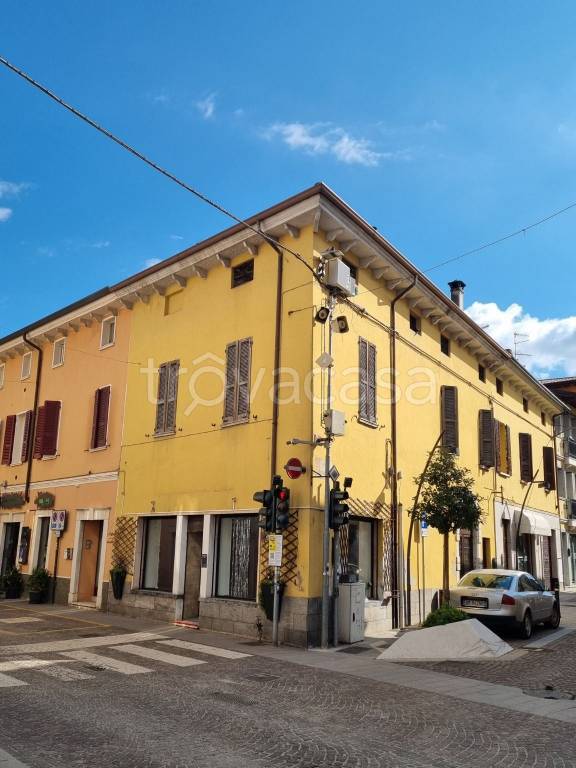 casa indipendente in vendita a Lonato del Garda