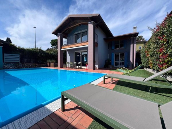 casa indipendente in vendita a Lonato del Garda in zona Barcuzzi
