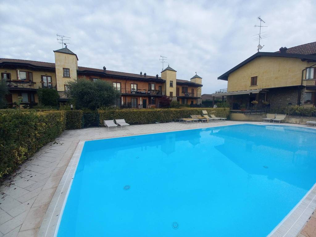 appartamento in vendita a Lonato del Garda in zona Centenaro