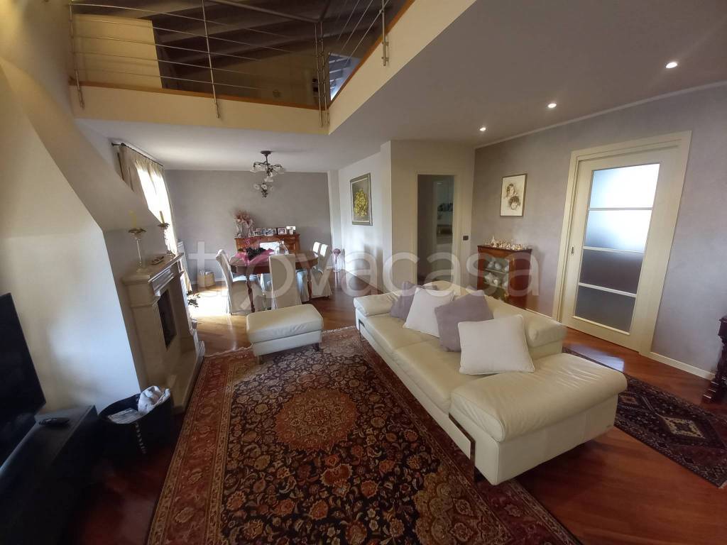 appartamento in vendita a Lonato del Garda in zona Centenaro