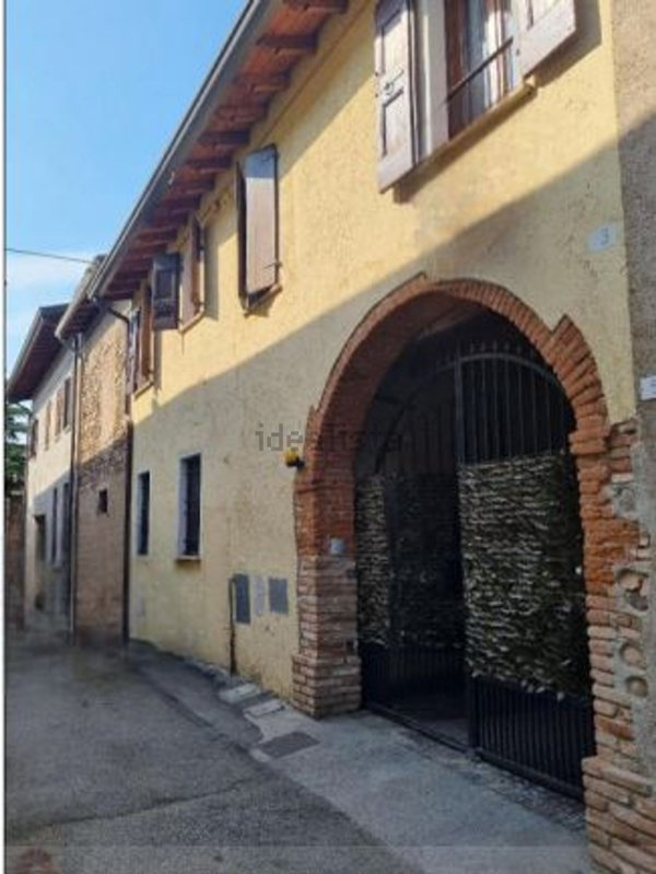 casa indipendente in vendita a Lonato del Garda in zona Esenta