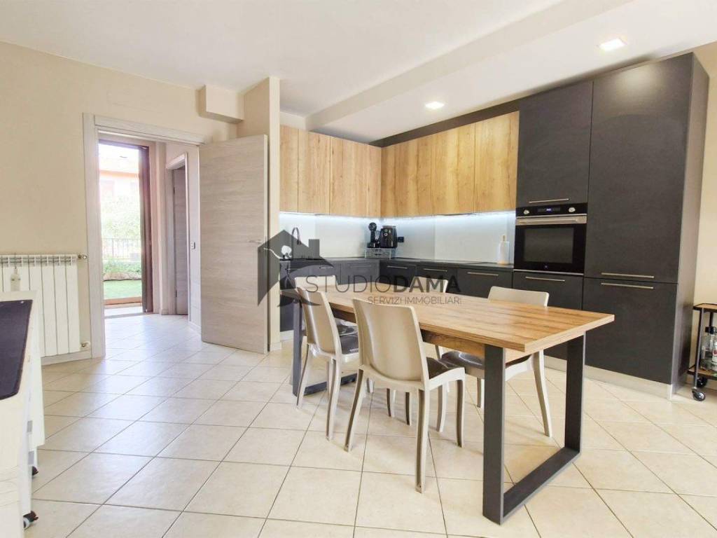 appartamento in vendita a Lonato del Garda in zona Esenta