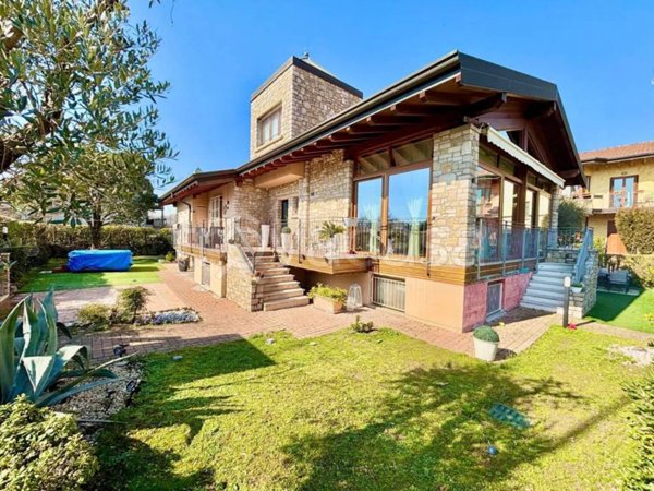 casa indipendente in vendita a Lonato del Garda in zona Centenaro