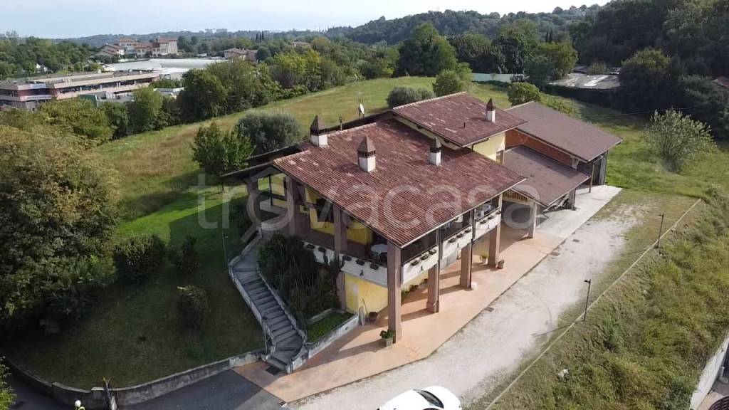 casa indipendente in vendita a Lonato del Garda