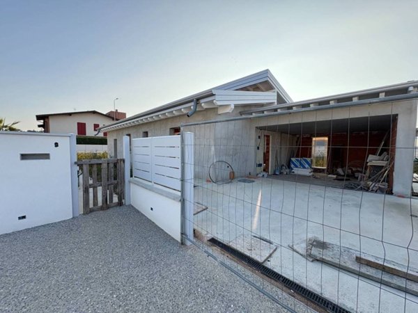 casa indipendente in vendita a Lonato del Garda