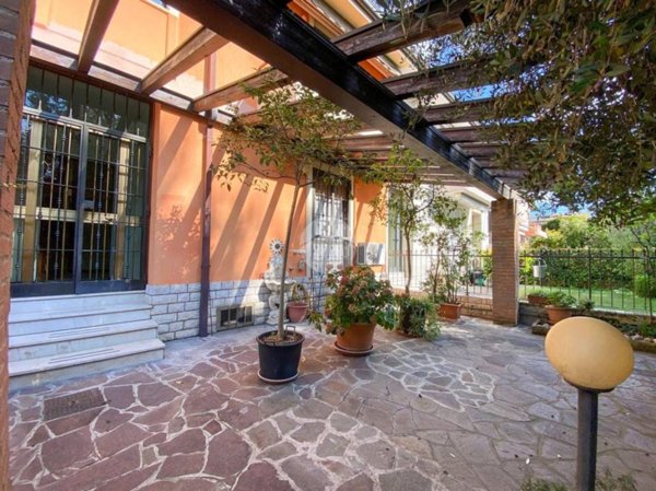 casa indipendente in vendita a Lonato del Garda