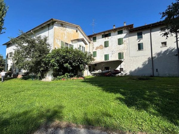 negozio in vendita a Lonato del Garda in zona Maguzzano