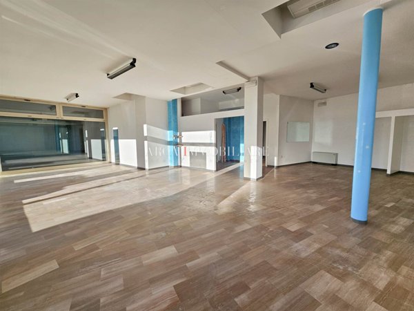 negozio in vendita a Lonato del Garda in zona Lido