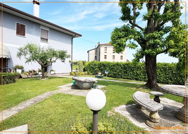 casa indipendente in vendita a Lonato del Garda in zona San Polo