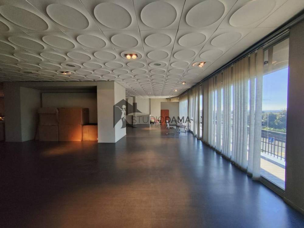 locale commerciale in vendita a Lonato del Garda