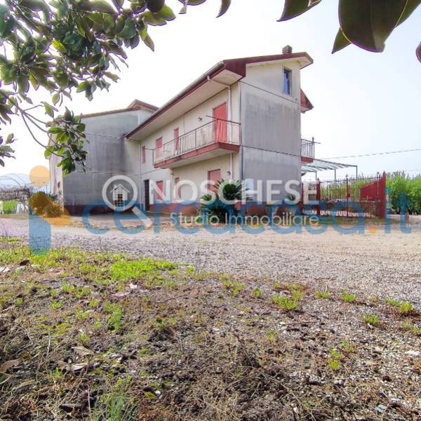 casa indipendente in vendita a Lonato del Garda