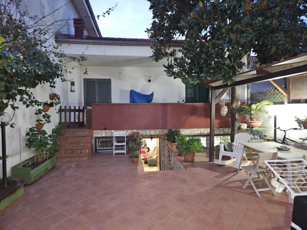 casa indipendente in vendita a Lonato del Garda in zona Lido