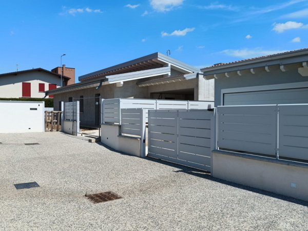 casa indipendente in vendita a Lonato del Garda