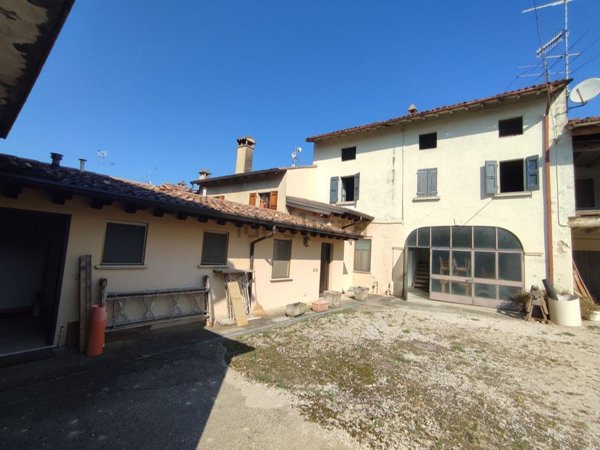 casa indipendente in vendita a Lonato del Garda in zona Sedena