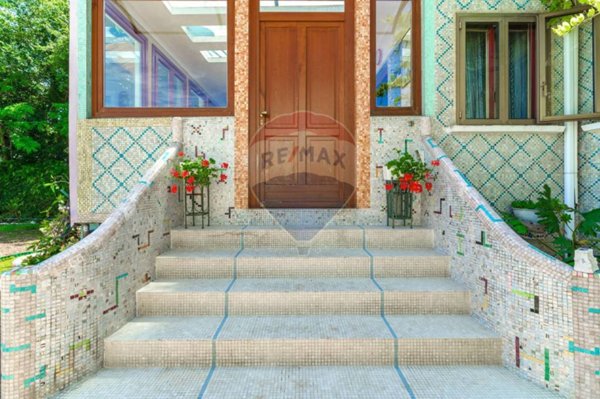 casa indipendente in vendita a Lonato del Garda