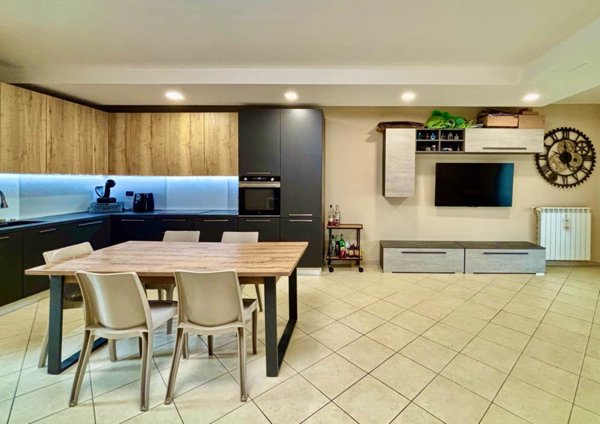 appartamento in vendita a Lonato del Garda in zona Esenta