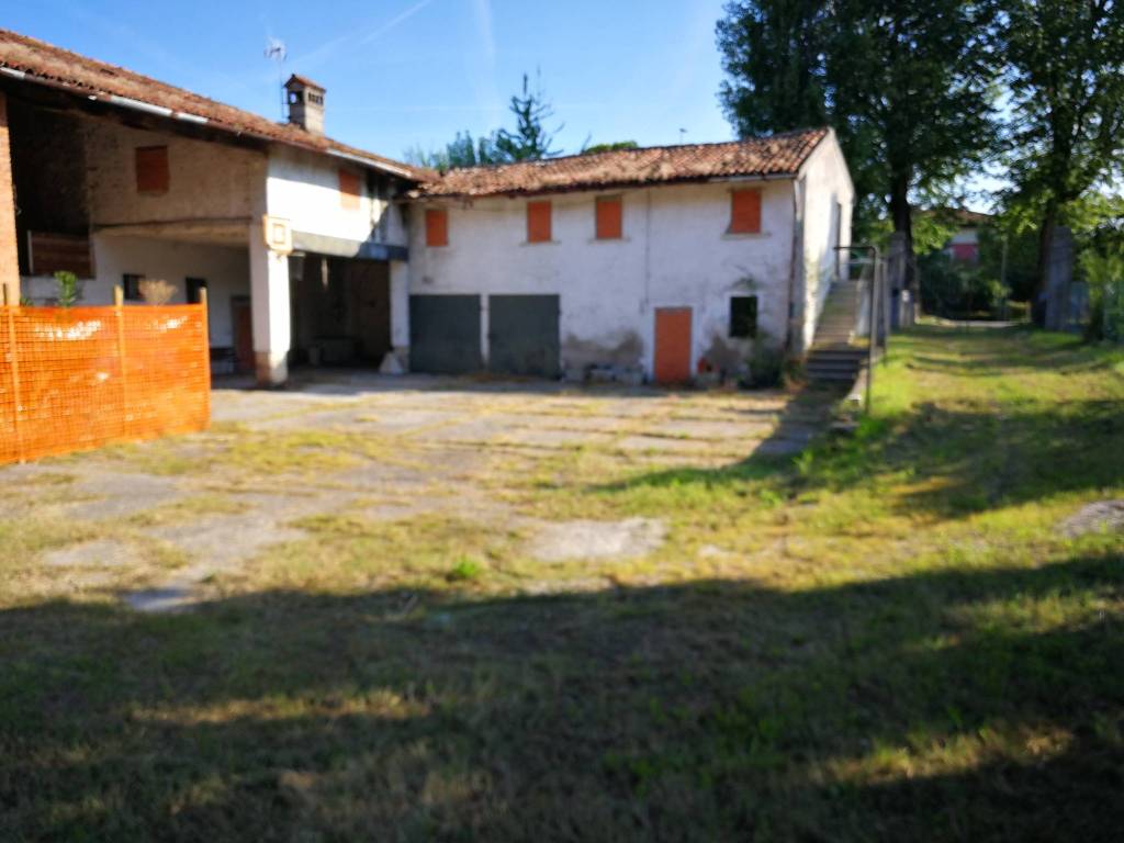 casa indipendente in vendita a Lonato del Garda in zona San Polo