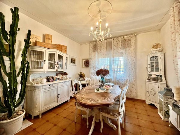 casa indipendente in vendita a Lonato del Garda in zona Esenta