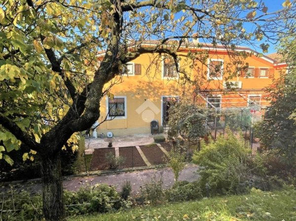casa indipendente in vendita a Lonato del Garda