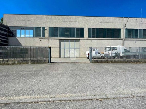 locale commerciale in vendita a Lonato del Garda