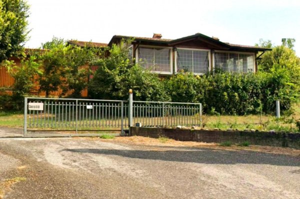 casa indipendente in vendita a Lonato del Garda in zona Castel Venzago