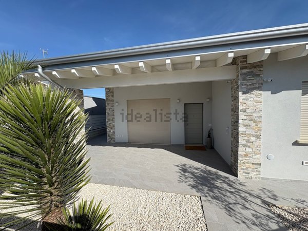 casa indipendente in vendita a Lonato del Garda