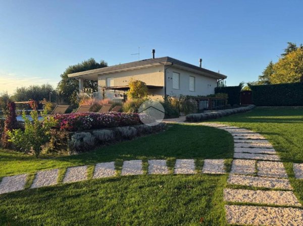 casa indipendente in vendita a Lonato del Garda