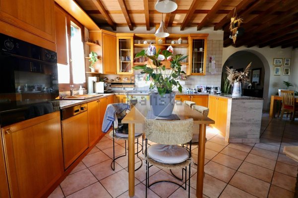 casa indipendente in vendita a Lonato del Garda