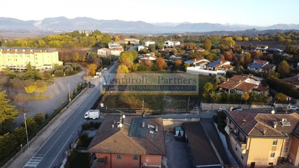 casa indipendente in vendita a Lonato del Garda in zona Sedena