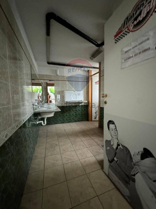 locale commerciale in vendita a Lonato del Garda