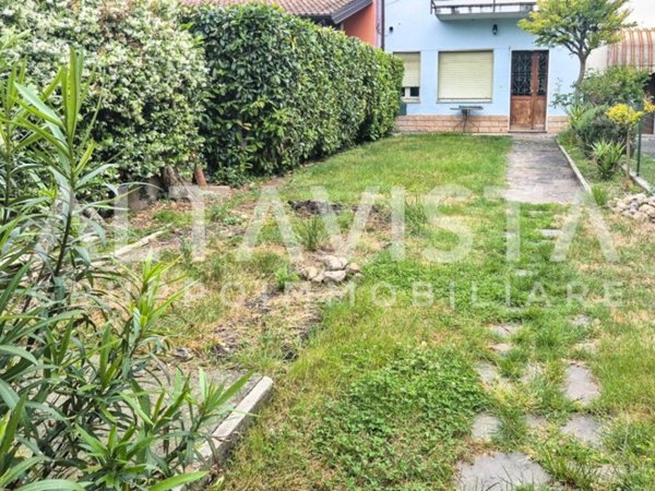 casa indipendente in vendita a Lonato del Garda in zona Esenta