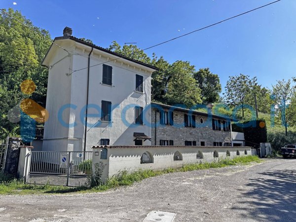 casa indipendente in vendita a Lonato del Garda in zona Bettola