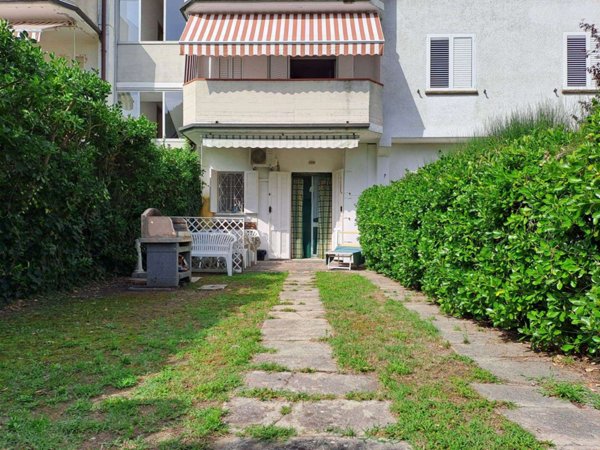 casa indipendente in vendita a Lonato del Garda in zona Lido