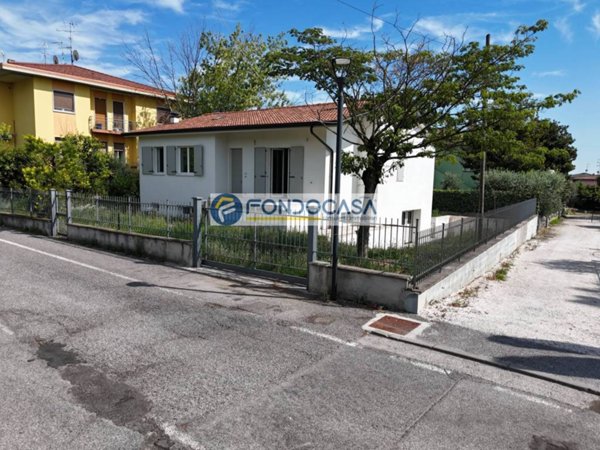 casa indipendente in vendita a Lonato del Garda