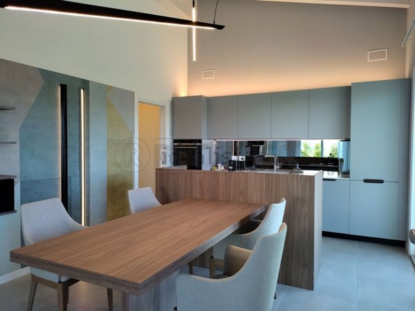 casa indipendente in vendita a Lonato del Garda in zona Bettola